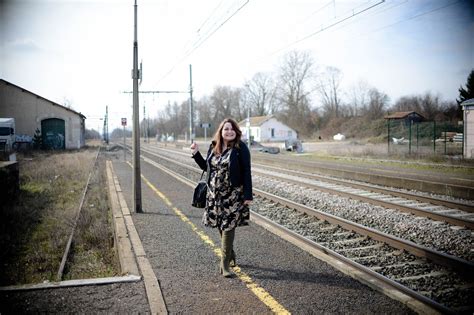 baise dans le rer|Nina se fait accosté sur le quai de la gare